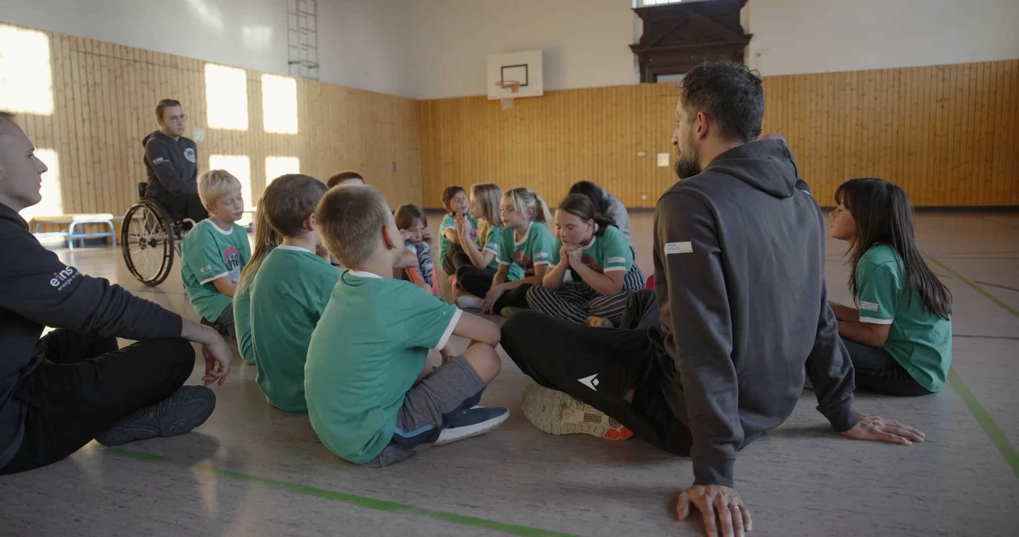 Film still from the mini branded documentary Bewegte Bande for Rollt. Agentur